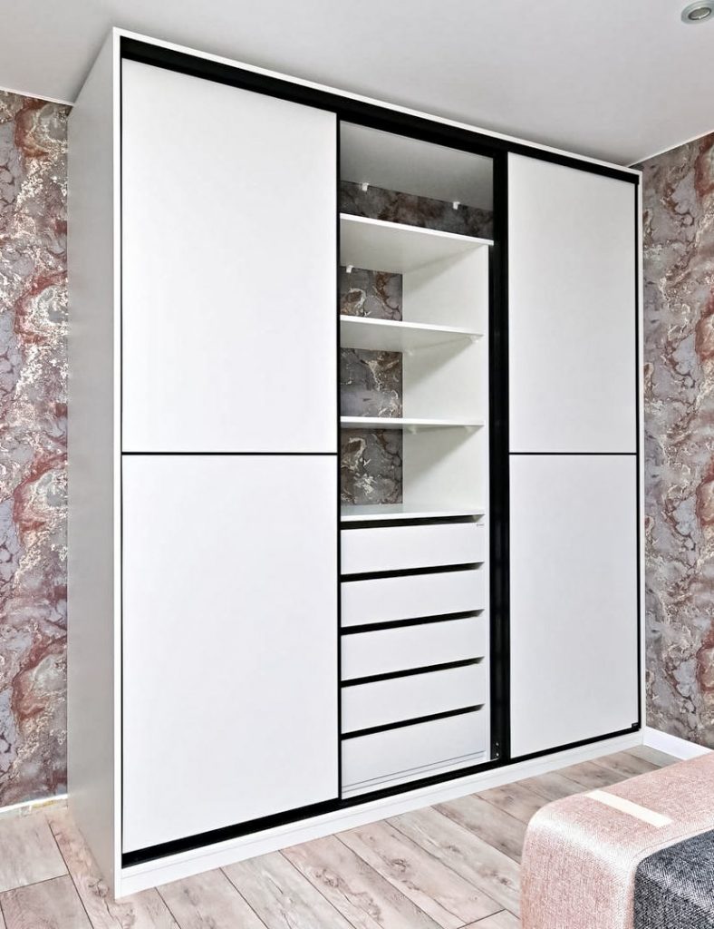 Белый шкаф купе из ЛДСП Egger «Модель 501».