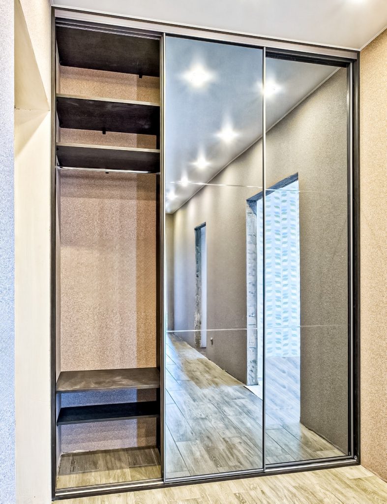 Зеркальный шкаф-купе в нишу «Модель 503».